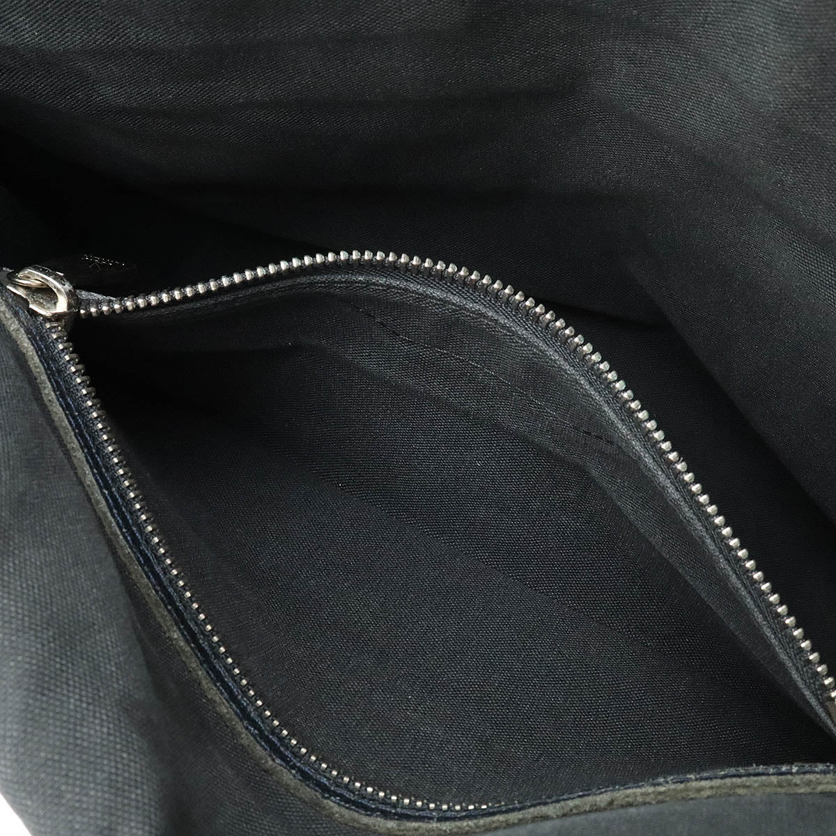 LOUIS VUITTON Louis Vuitton Tiger Roman MM Holder Bag Messengers Bag Men&#39;s Boreal Dwarf Dark Navi M32624